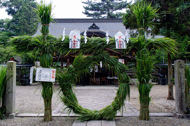 大和神社の茅の輪　Wikipedia