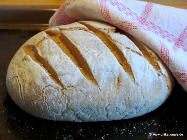 Weizensauerteig-Mischbrot, kurz vor dem Backen