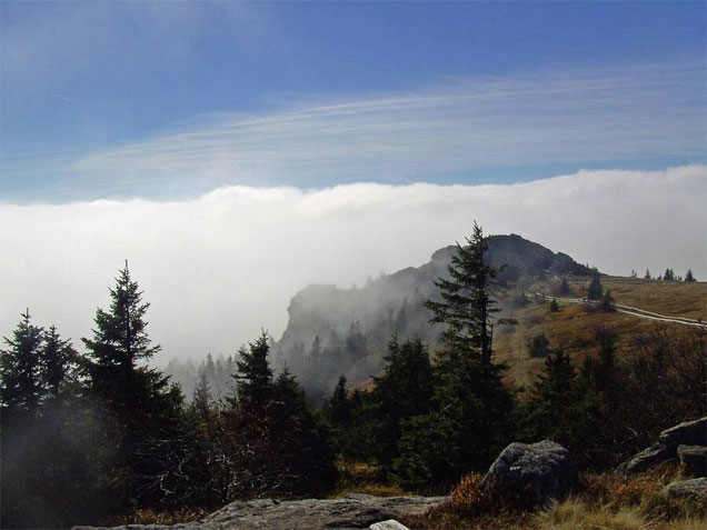 Die drei Seiten des Arbergipfelplateaus: Natur, Militär und Massentourismus