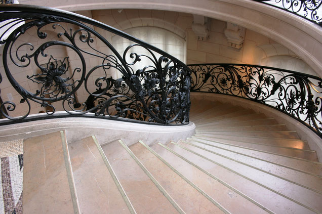 Staircase to Estherdallavalle. Scoprire i valori del Brand Esther Dalla Valle. Vera Pelle Handmade
