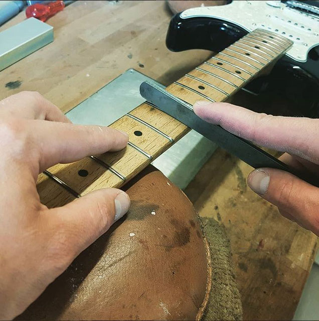 Gitaar afstelling Guitarworks Delft