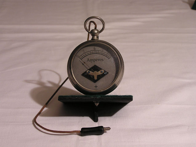 Unbekannter   Hersteller.  Taschen - Amperemeter von 0 bis 10,0 Ampere  Gleichstrom.  ca. 1900