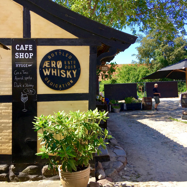 Ærø Whisky Destillerie im Hinterhof in Ærøskobing