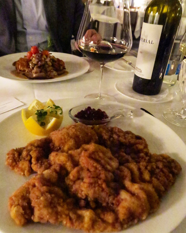 Wiener Schnitzel im Zunfthaus zur Haag, Zürich, Preiselbeeren, Zunft Schweiz
