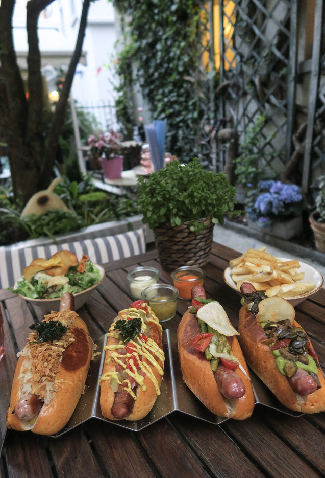 Hotdog im Dogfather in Zürich Popup Restaurant 2018 , nahe Europaallee, Frits, Corndog , Foto von Zurichfoodadvisor