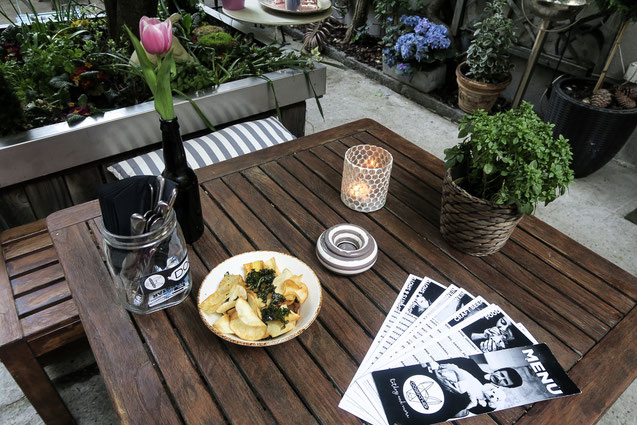 Hotdog im Dogfather in Zürich Popup Restaurant 2018 , nahe Europaallee, Frits, Corndog