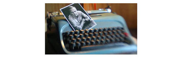 machine à écrire et photo de McCarthy
