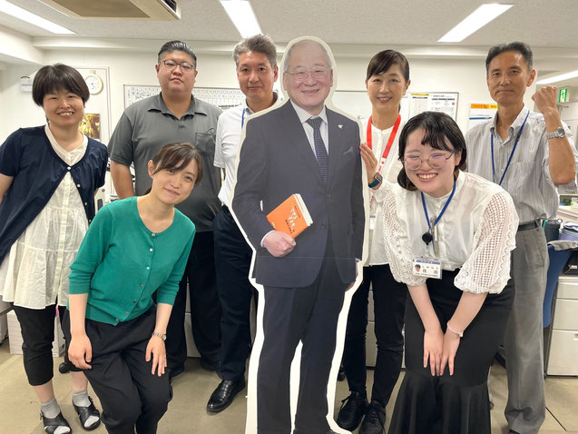 職員集合写真20230901