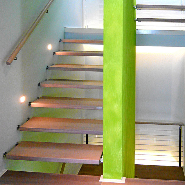 Treppenmodernisierung: moderne Treppe mit Bucher Treppen Modell DESIGN