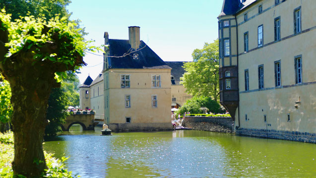 Der Burggraben von Schloss Adendorf