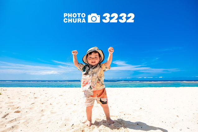 沖縄家族写真を一人のショットでカメラ目線してくれてる男の子