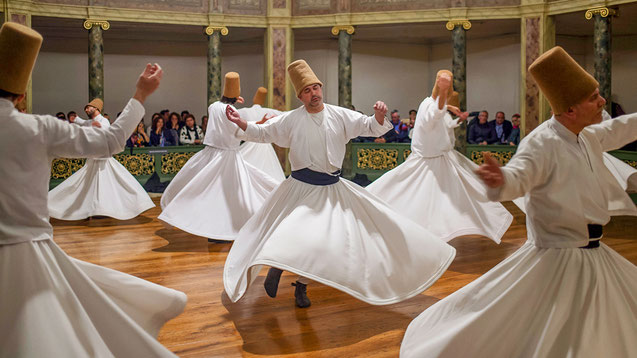 Derviches tourneurs de l'ordre Mevlevi