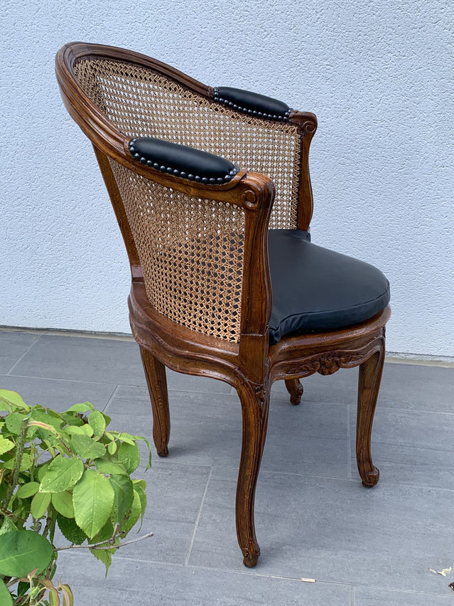 Magnifique fauteuil de bureau, cannage refait, coussin en cuir, signé Etienne Meunier, XVIII ème siècle