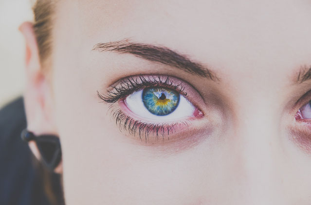 geschminktes Auge