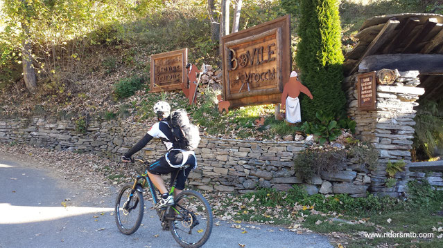 l'ingresso di Grange (Bovile) sembra un museo....approfittiamo per una visita