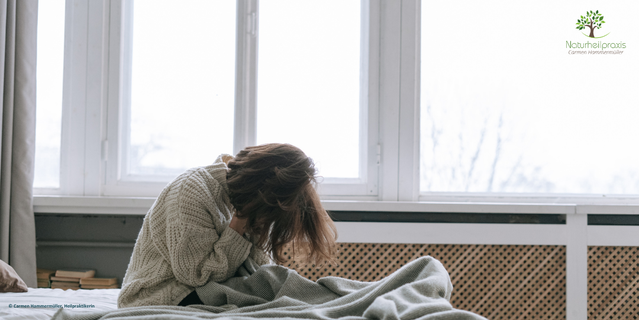 müde Frau Anfang 40 mit Hormonproblemen, Hashimoto, Leaky Gut