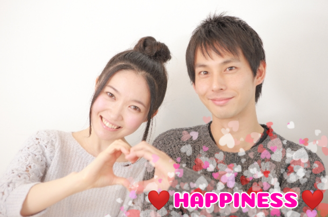 人差し指に繋がった赤い糸