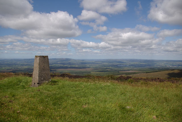 クレア州最高峰 - モイルッサ山 532m    Moylussa Co. Clare    [ブライアン・ボルーのハープゆかりの地]