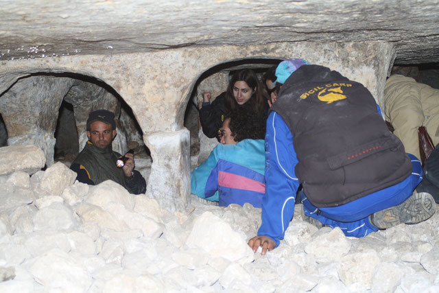 "I sentieri del gusto": escursione grotta delle due lettighe