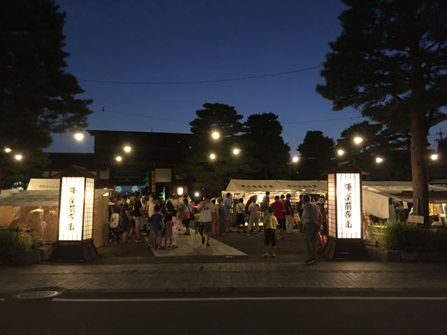 飛騨高山陣屋前夜市