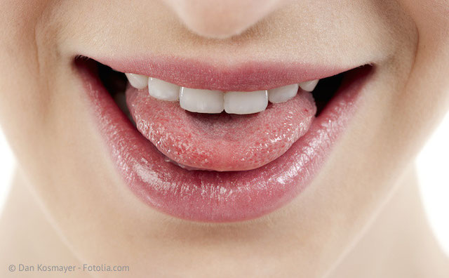 Warum muss man auch die Zunge regelmäßig reinigen? Antworten vom Zahnarzt!
