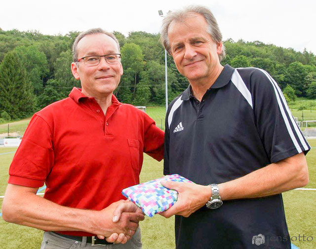 Bernhard Mankel, 1. Vorsitzender und der scheidende Trainer Reinhard Grün