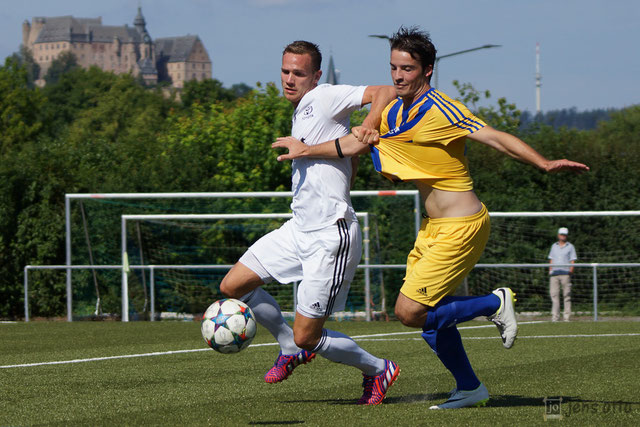 Matthias Pape im Kampf um den Ball