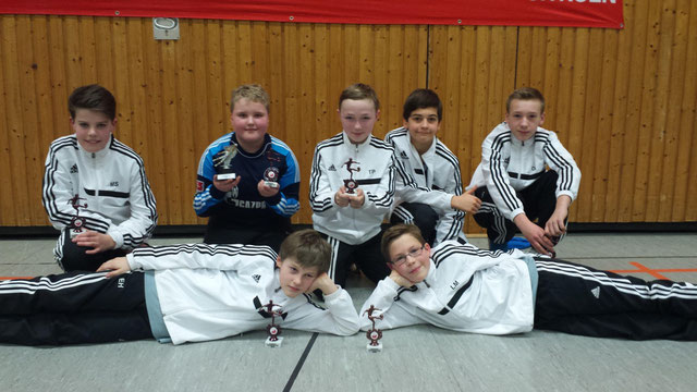 Das drittplatzierte Team der JSG Schröck/ Bauerbach beim Fototermin