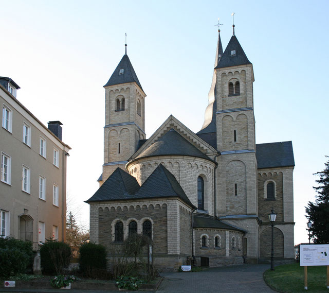 Pfarrkirche Sankt Johannes der Täufer zu Erkrath. Quelle: Wikipedia, Urheber: Frank Vincentz (unter GNU-Lizenz)