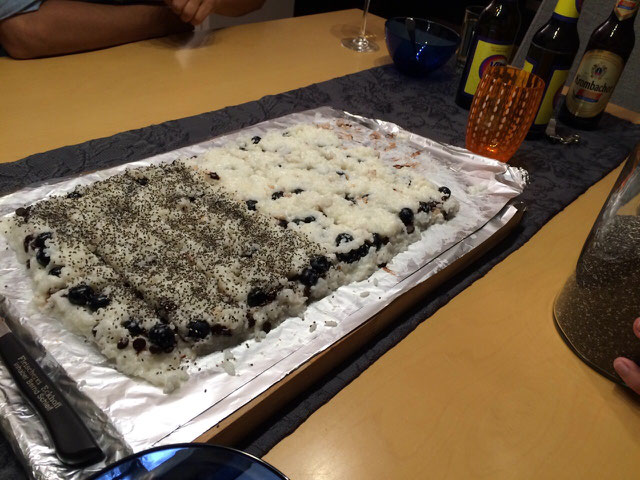 Das war das Resultat aus dem Buch "Essen für Sieger". Super lecker und enorm nahrhaft mit Reis, Blaubeeren, Chia-Samen und und und