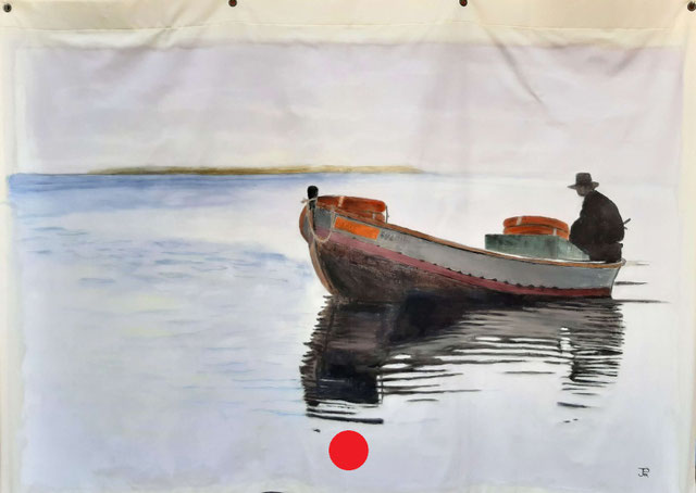 Figura en una barca sobre aguas tranquilas al amanecer, con reflejos suaves y horizonte difuminado.