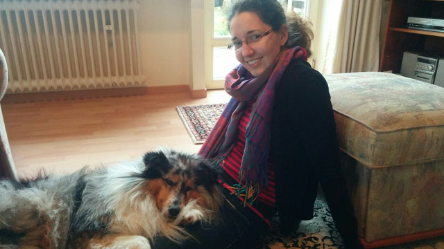 Katrin Scholz mit ihrem Hund – Balance Cure Tierheilpraxis