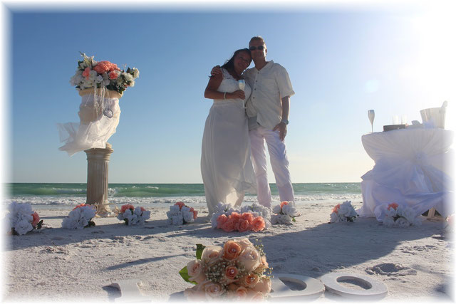 Lassen Sie Ihren Traum einer Hochzeit in Florida wahr werden. Romantische Dekorationen und Ihre Hochzeitszeremonie in deutscher Sprache mit individueller Betreuung von Gabriele.