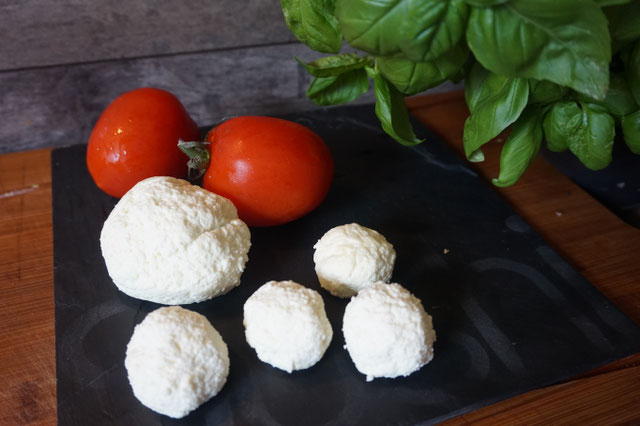 Mozzarella in Olivenöl mit Chili