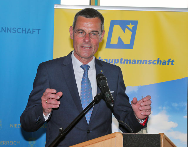 Bezirkshauptmannschaft Horn: Amtsübergabe Kranner – Grusch - Horner ...
