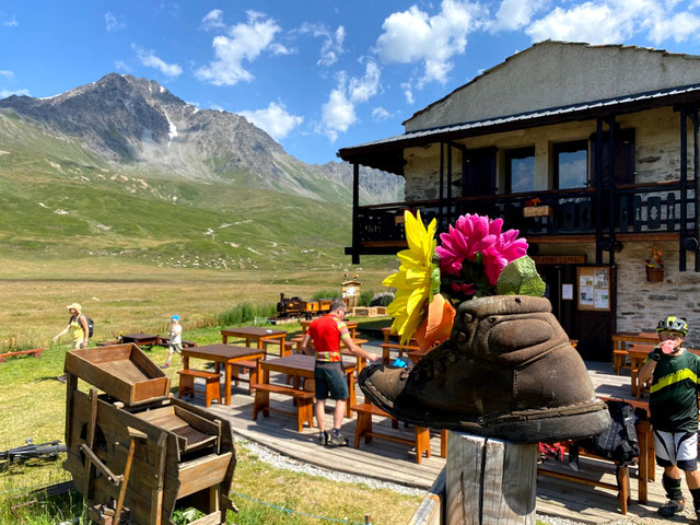 Pausa borraccia al rifugio Petit Moncenis 