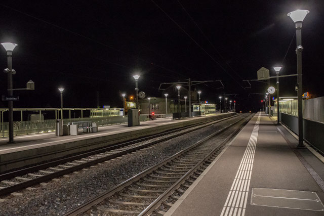 25. Mai 2018: der Bahnhof, vor der Einfahrt des letzten Abendzuges der Linie S9 aus Zürich, Ankunft 00.53 h. Canon 1Dx 35 mm.