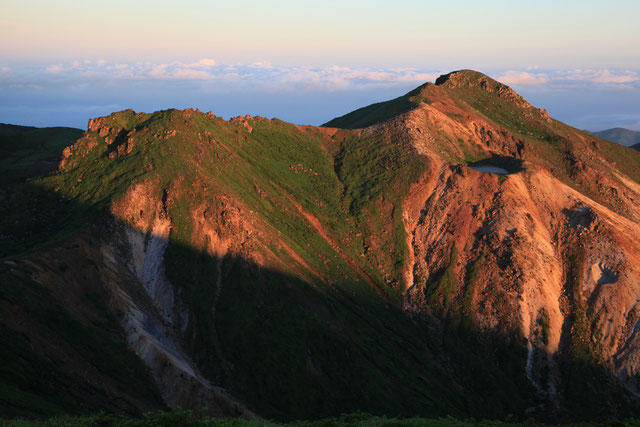 星生山(右)と星生崎(左)