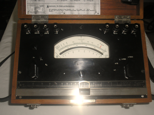 Multifunktions - Prüfgerät AC - DC - ISO - Ohm der Gebr. Kiesewetter Leipzig von ca. 1950