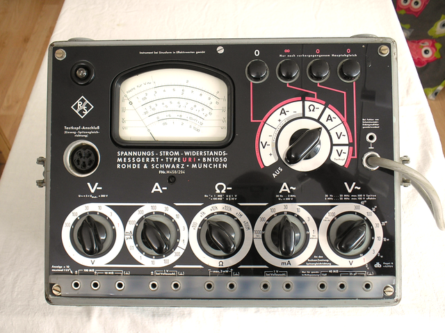 Röhrern Voltmeter der Fa. Rohde & Schwarz - München - Fertigungsjahr ca. 1954 