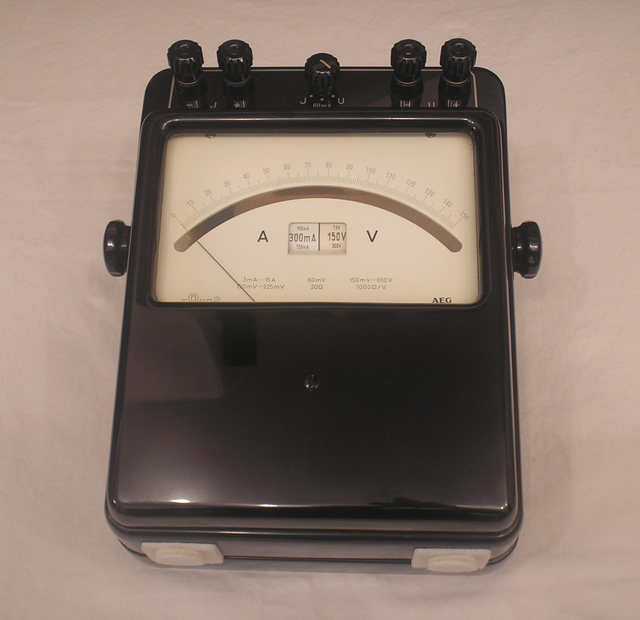 Labor Multimeter U / I - Klasse 0,2 % von der AEG - Berlin - Fertigungsjahr ca. 1958