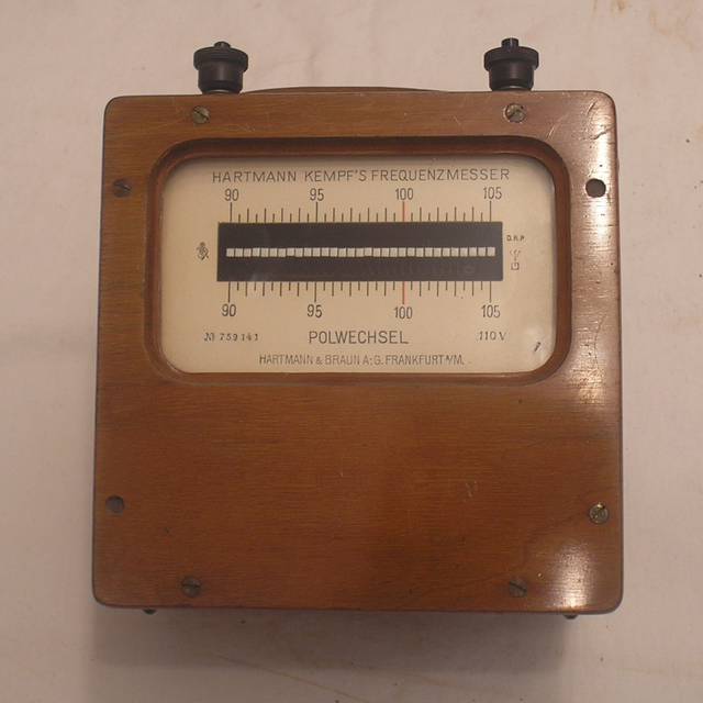 Zungenfrequensmesser nach Kempf - Polwechsler von Hartmann & Braun - Fertigungsjahr 1924