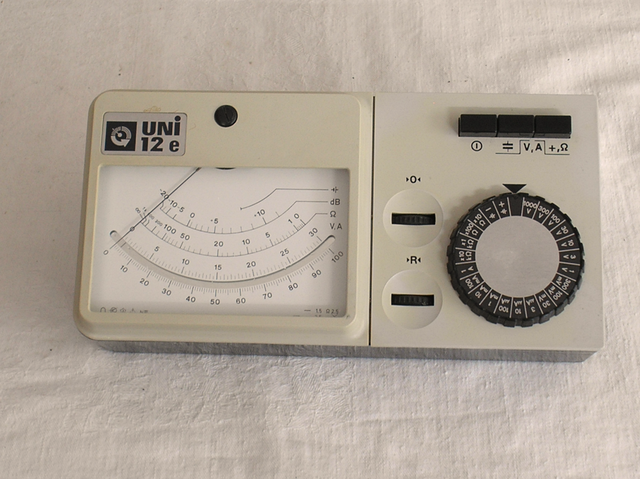 Vielfach Messgerät VEB Mellenbach DDR - Modell UNI 12 e  von 1987    