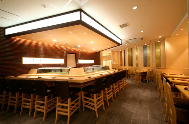 Sushi Tsubaki Ikebukuro West interior and sushi