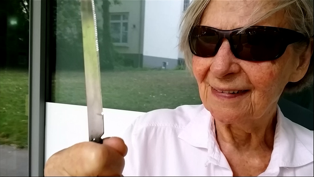 Pflegerin Monsterschwanz Extrem Kuessen