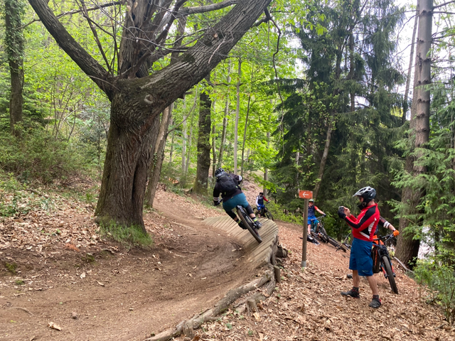 Tutto molto bello, grazie ai local per averci regalato una bella giornata di divertimento