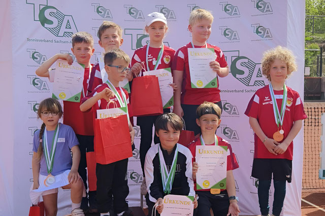 Kinder des 1. TC Magdeburg beim Tennisturnier Talentinos Team Challenge U8 und U9 beim TC Sandanger