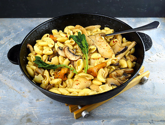 Orecchiette mit Pilzen und Salbei - zimtkringel - about food