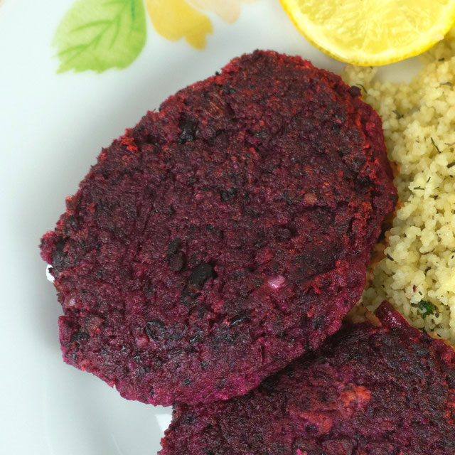 Rote Beete Schwarze Bohnen Patties mit Kräuter Couscous Vale's Food