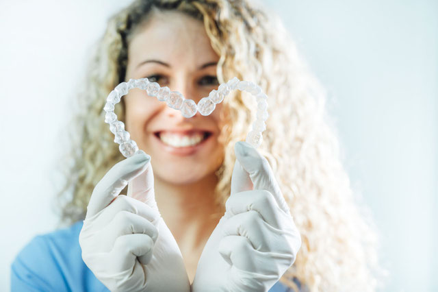 DIE UNSICHTBARE ZAHNKORREKTUR - Perfect Smile - die unsichtbare ...